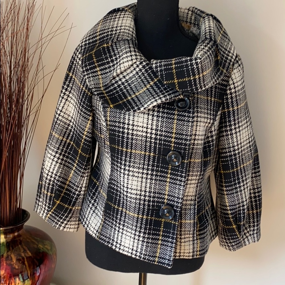 ▪️Women Capelike jacket